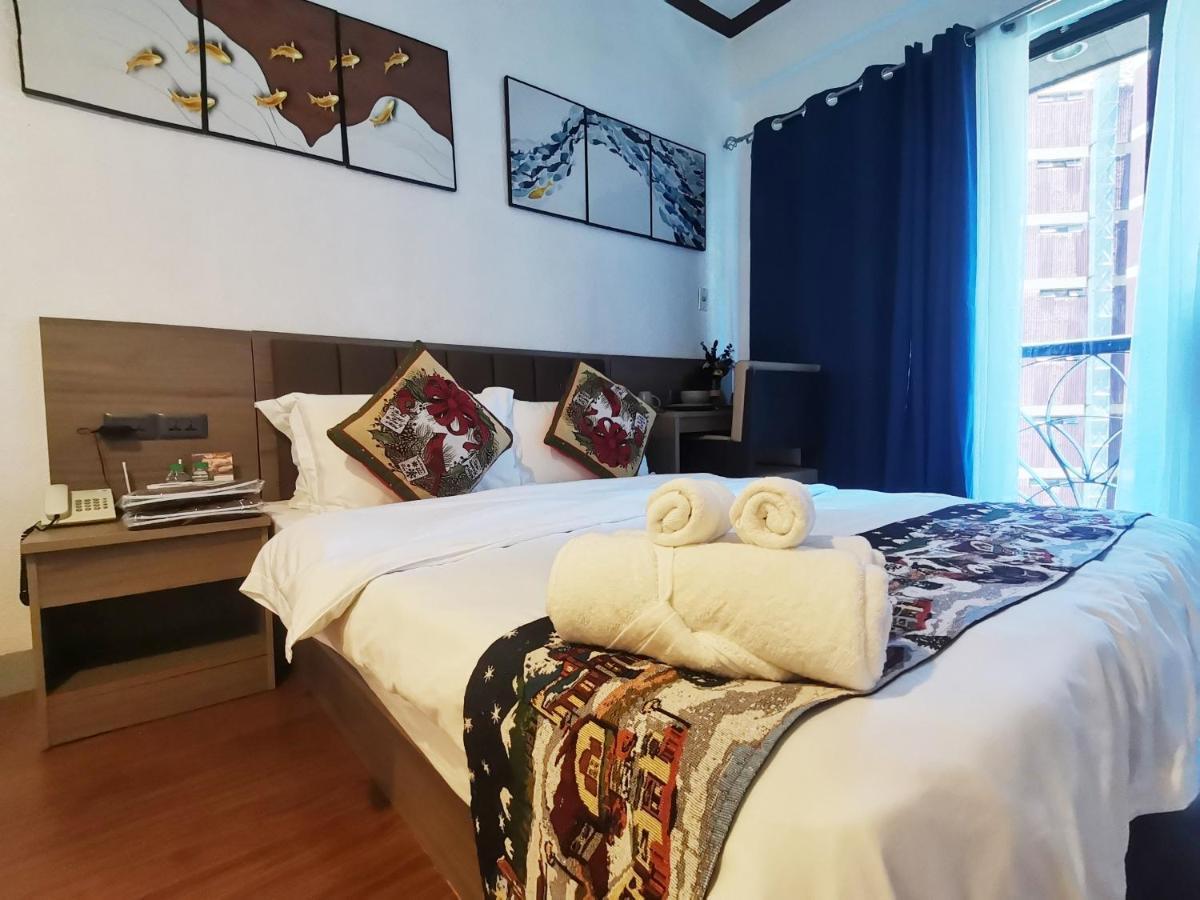 Warm Makati Aparthotel Makati City Eksteriør bilde